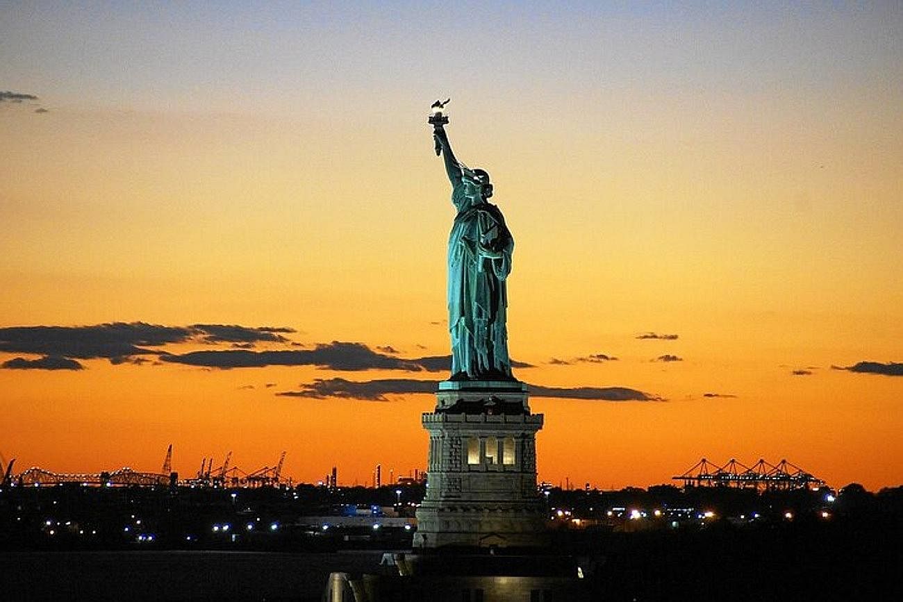 Sunset Skyline Cruise: Iconic Views of NYC and the Statue of Liberty