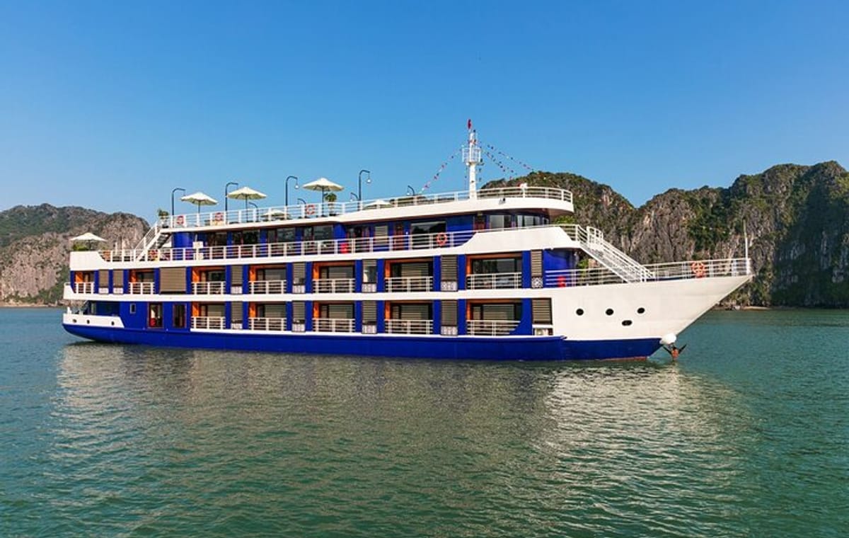 Lan Ha bay luxury cruise 2D/1N: Kayaking, jumping & Swimming at pristine places
