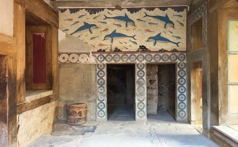 Heraklion Coach Tour to Knossos Palace and Minoan Heritage
