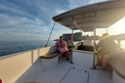 Dubrovnik Walking Tour and Scenic Boat Ride Experience