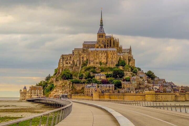 Mont Saint Michel Private VIP Tour with with Louvre Photoshoot 9
