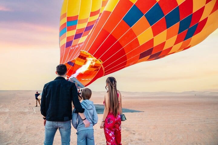 Dubai: Hot Air Balloon & Classic Land Rover Desert Ride 7