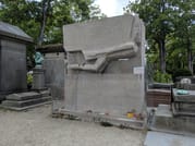 Paris: Père Lachaise Walking Tour — History, Icons & Wine Apéro 3