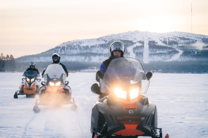 Private snowmobile safari 2,5 h