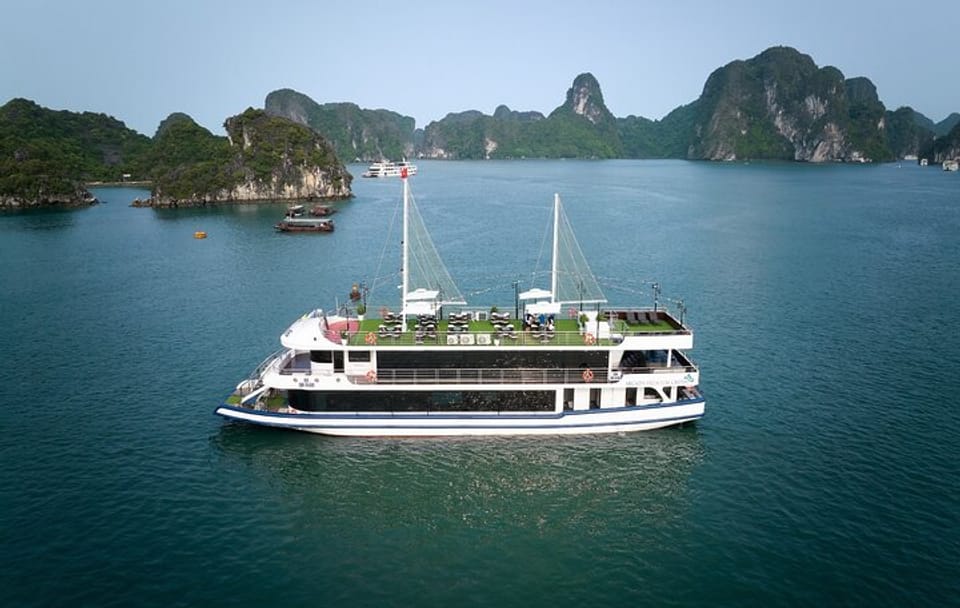 Halong Bay Day Cruise with Luxury Transfers from Hanoi