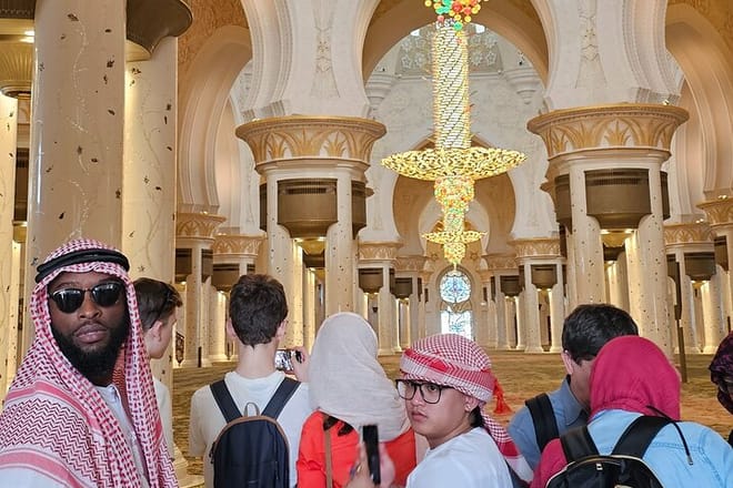 Private Abu Dhabi Premium Full-Day Sightseeing Tour from Dubai photo 3
