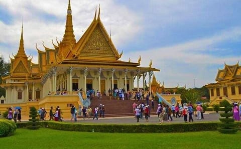 Phnom Penh Full Day Tour with Mekong River Sunset Cruise