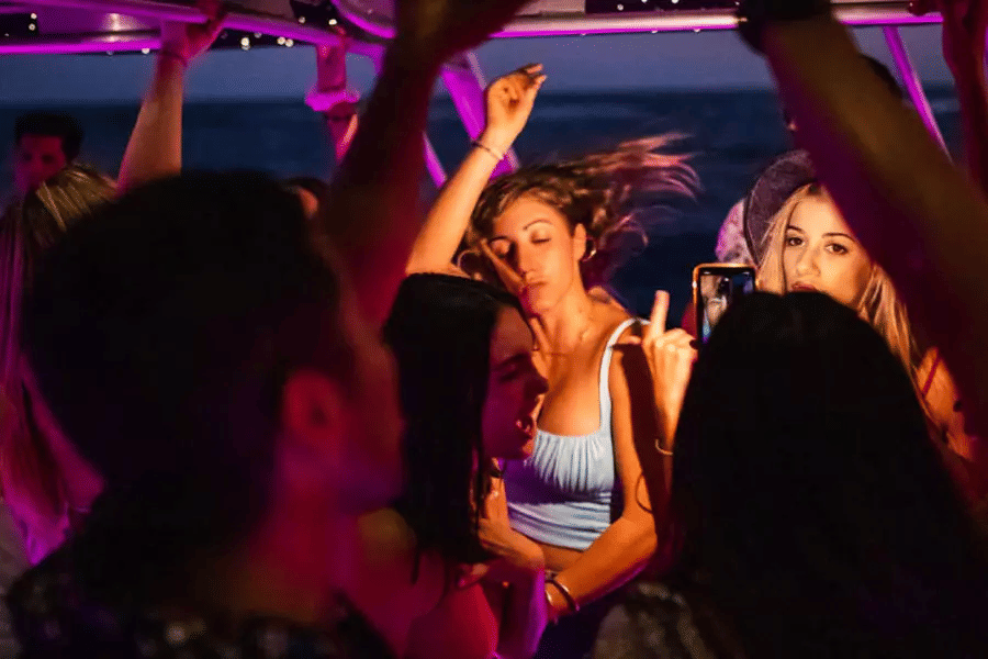 Dubai : Super Yacht Party Unlock Dubai’s Hottest Nightlife: Exclusive 21+