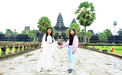 Five-Day Private Tour of Angkor Temples and Tonle Sap Village
