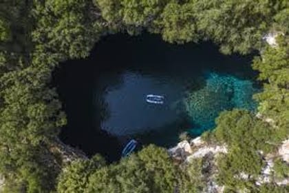 Half-Day Escape to Melissani Lake & Drogarati Cave