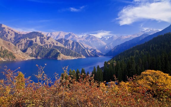 Private Day Tour to Tianchi Heavenly Lake and Red Hill from Urumqi