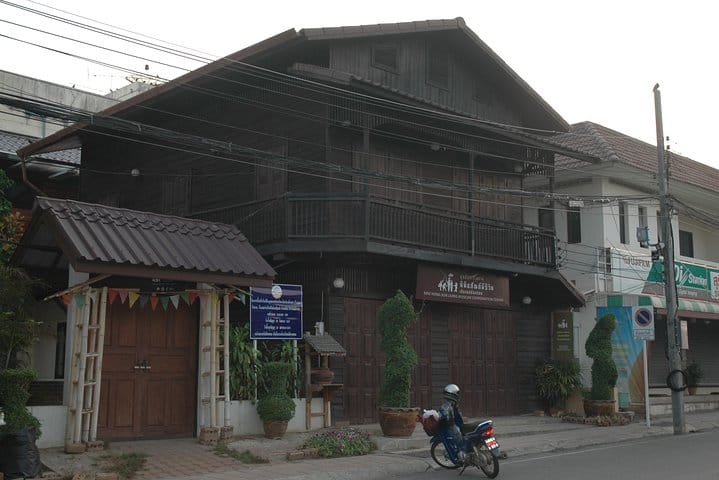 Monks Morning Almsgiving Tour – Traditional Food Offering 8