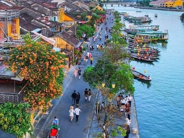 Private Boat Ride, Night Market, and Walking Tour in Hoi An