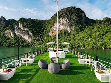 Scenic Seaplane Flight Over Halong Bay, Vietnam