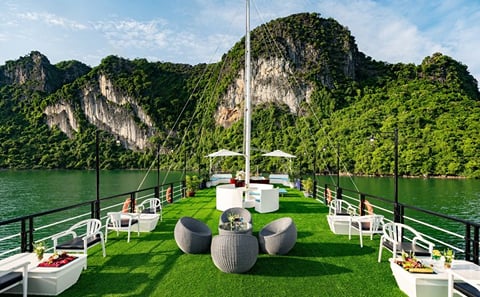 Scenic Seaplane Flight Over Halong Bay, Vietnam