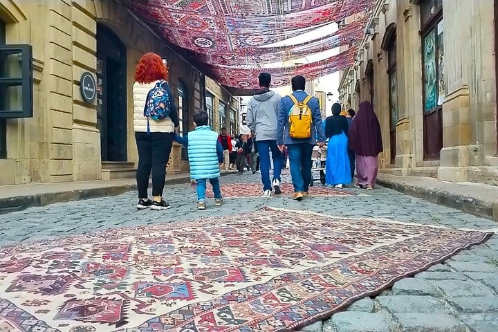 Baku old city tour-baku-old-city-tour_baku_old_city_tour_walking_tour_old city baku-shopping-carpet festival