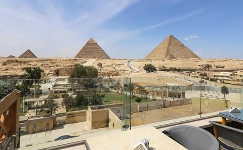Dining with a View of the Pyramids in Cairo