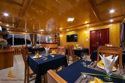 Lan Ha bay Boutique Cruise 2D/1N Tour: Kayaking & swimming at pristine places