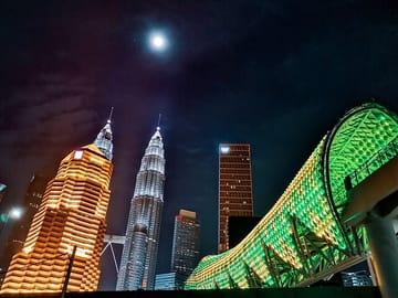 Kuala Lumpur Night Tour With Lake Symphony & Saloma Bridge