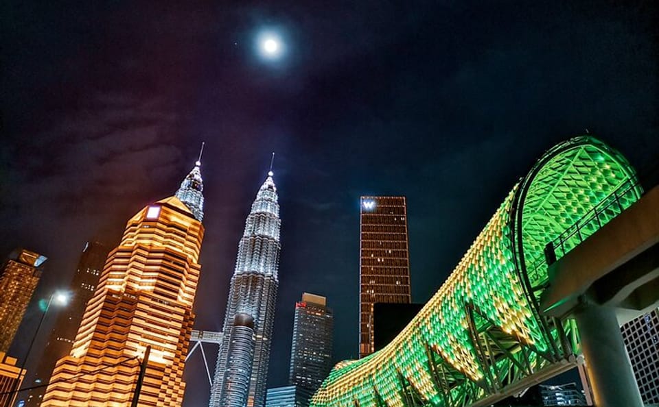 Kuala Lumpur Night Tour With Lake Symphony & Saloma Bridge