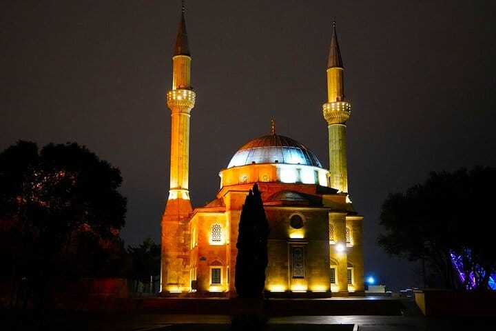 Baku-night-tour-highland-park-flame-towers-mosque