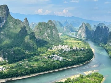 Day Tour in Yangshuo and Li River