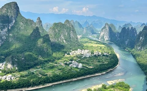 Yangshuo and Li River Day Tour with Scenic Highlights
