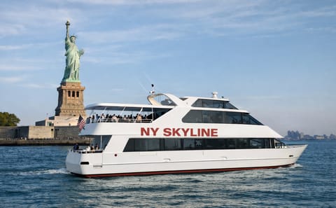 Statue of Liberty and Manhattan Skyline Boat Tour