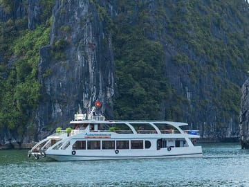 Private Car Transfer On Highway & Join Group on Deluxe Cruise