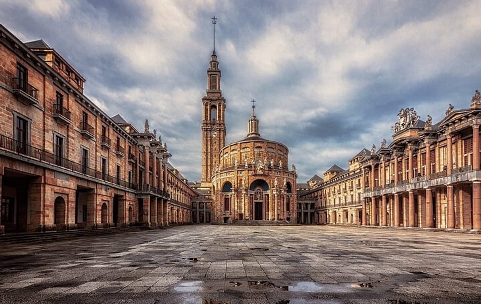 Cimadevilla Walking Tour: Art and History in Gijón