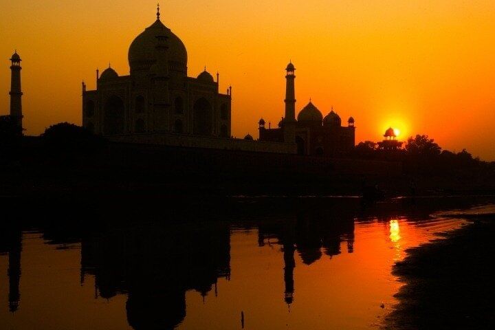 Private Tour from Delhi to Agra by Luxury Super Fast Train