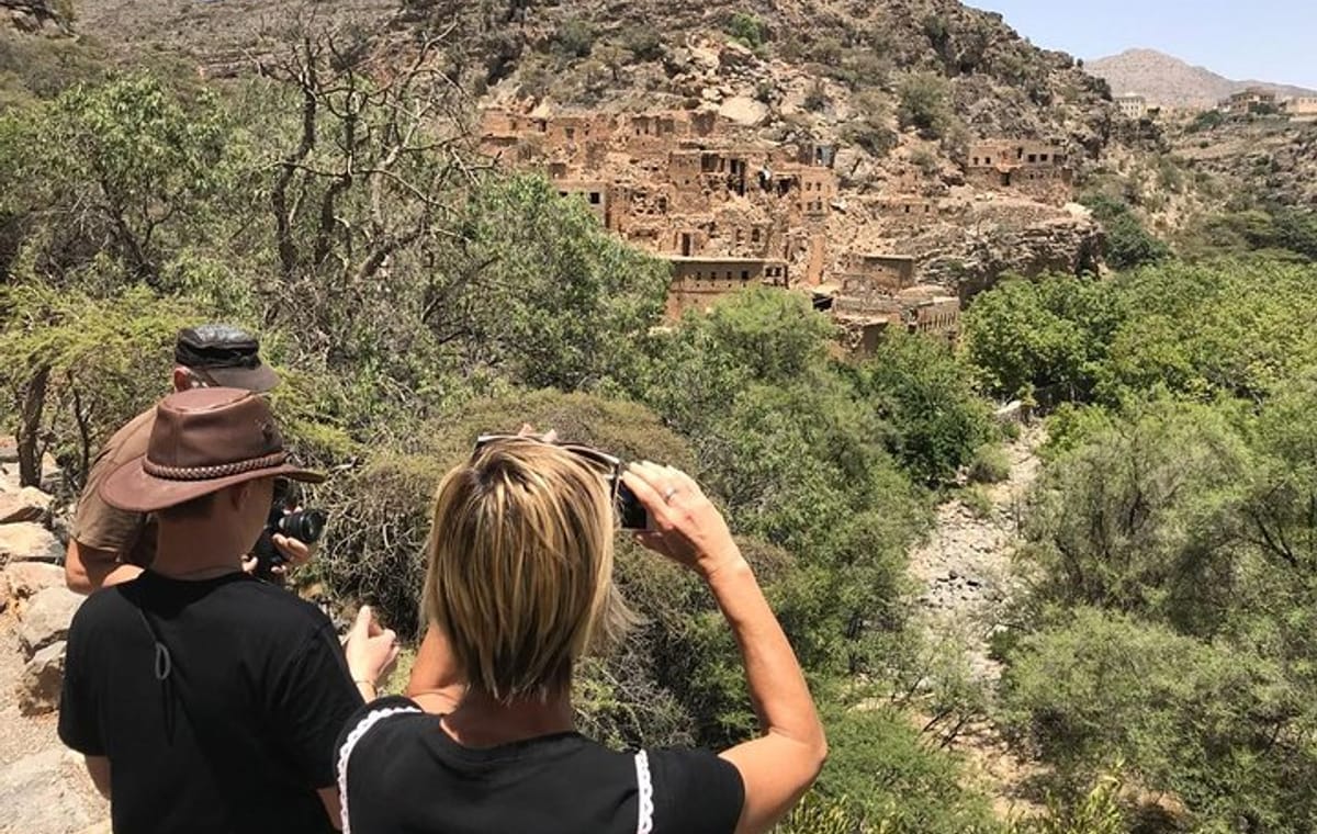 Private Day Trip to Nizwa, Jabal Akhdar (Green Mountain) & Birkat Al Moz