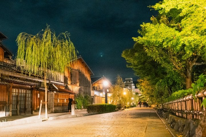 Kyoto Premium Night Foodie Tour in Gion(9+dishes + Sake tastings) 4
