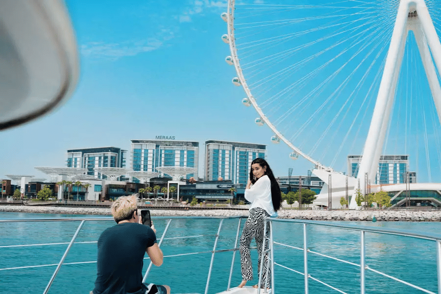Dubai: Magical 1 hour Marina Tour in Luxury Yacht with Tropical Drinks  4
