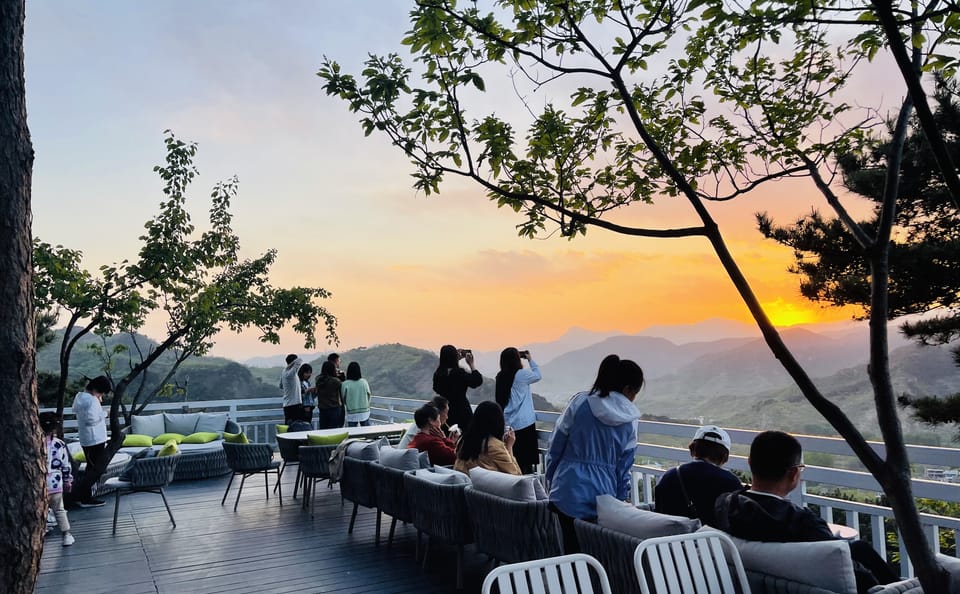 All Inclusive Mutianyu VIP Pass Tour with Lunch Overlooking the Wall