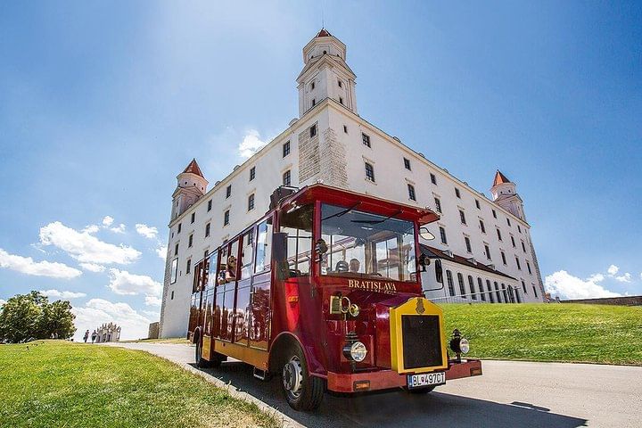 Big Castle Tour in Bratislava by Presporacik Sightseeing Vehicle