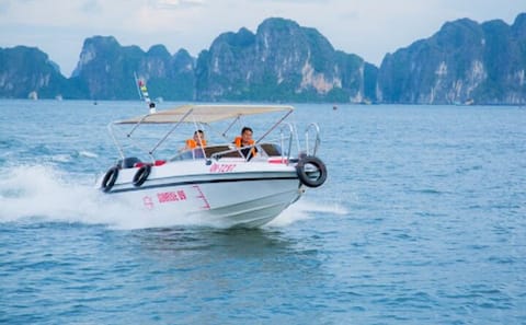 Halong- Lan Ha Bay: Kayak, swim- Private Canoe from Cat Ba Island