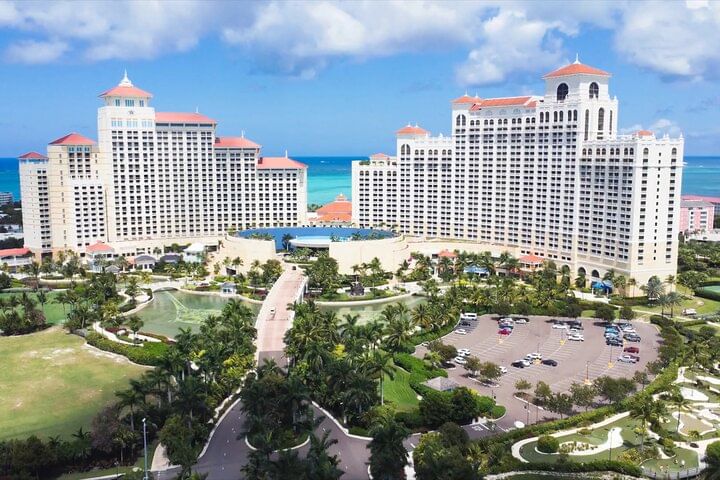 Island Tour to National Art Gallery, Beach and Bahamar Resort