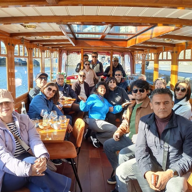 Degustación de vinos en un barco en Ámsterdam, grupo VIP