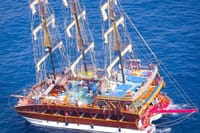 Alanya Catamaran Boat Tour with Lunch, Soft Drinks & Transfer 3