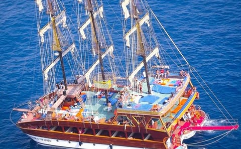Alanya Catamaran Boat Tour with Lunch and Soft Drinks