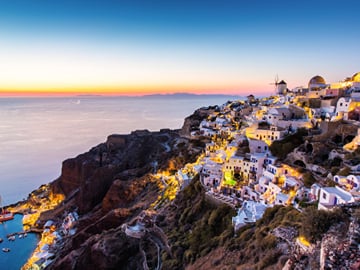 Athens and Fira 8-Day Cultural Tour with French Guide