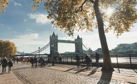 Photoshoot Experience at Tower Bridge in London