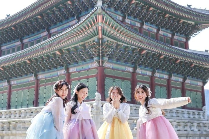 Korea hanbok private photoshoot in gyeongbokgung palace (family/group)