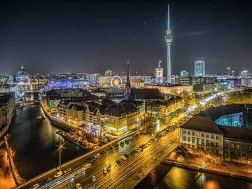 Berlin and Potsdam Full-Day Historical City Tour