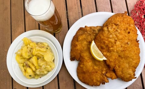 Berlin Food Tasting Tour in Hidden Gems for Small Groups