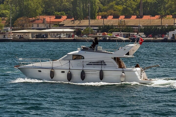 Private Bosphorus Yacht Cruise 7