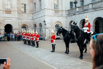 Guided London Tour with Changing of the Guard Ceremony