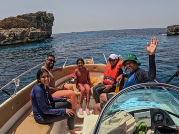 Private One-Hour Boat Tour to Crystal and Blue Lagoons, Comino