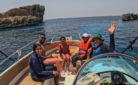 Private One-Hour Boat Tour to Crystal and Blue Lagoons, Comino